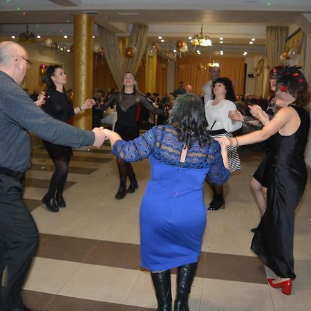 Pensiunea Popasul Ursilor Chiscau Экстерьер фото